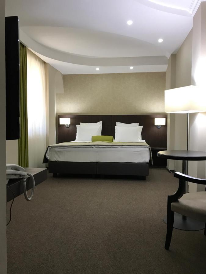 Hotel Alex Galaţi エクステリア 写真